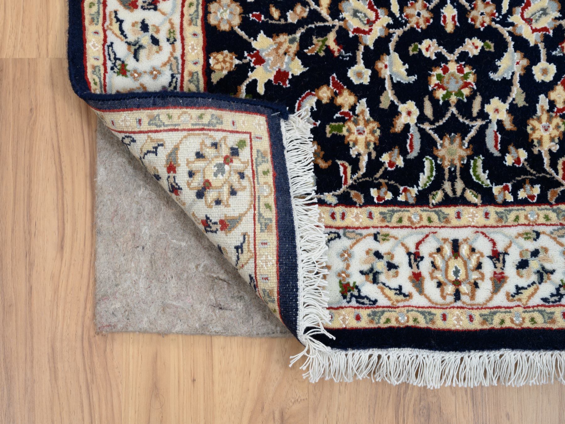 Traditional Rugs LUV575469